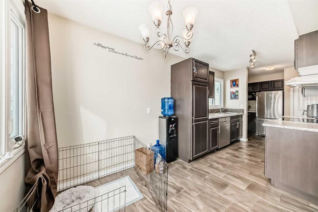 118 Dovertree Place Se, Calgary, AB - Indoor Photo Showing Kitchen