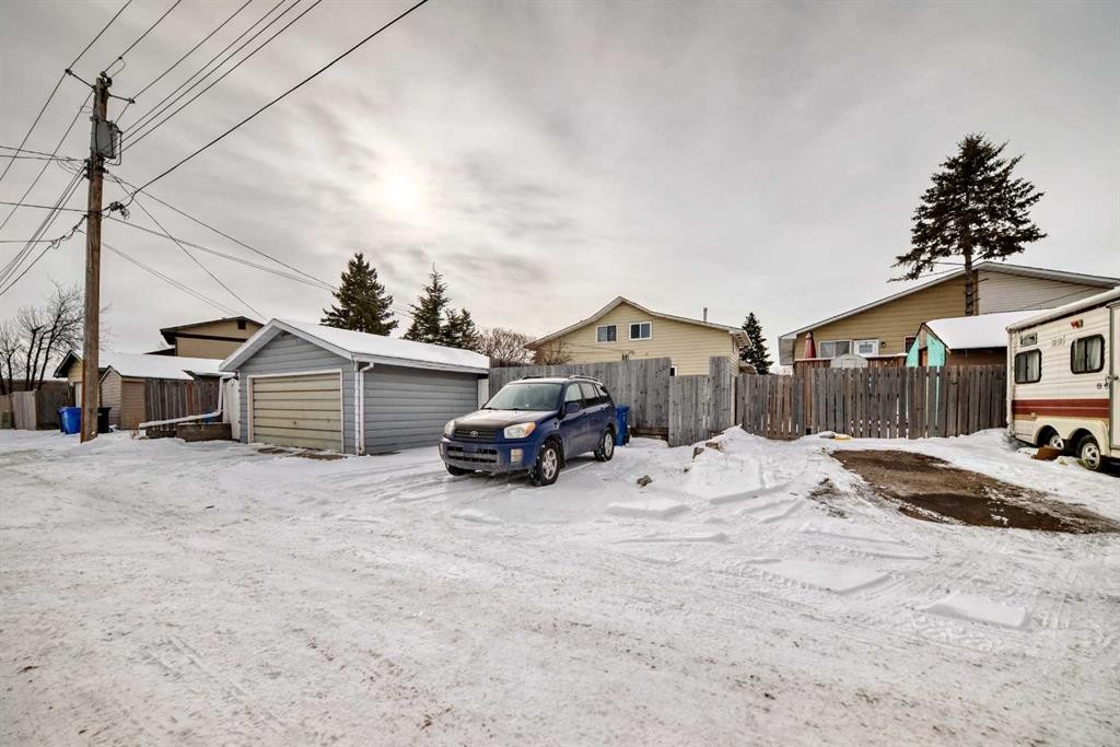 118 Dovertree Place Se, Calgary, AB - Outdoor