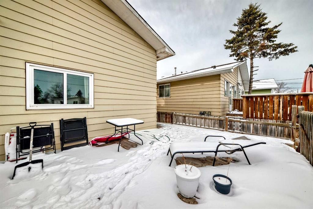 118 Dovertree Place Se, Calgary, AB - Outdoor With Exterior