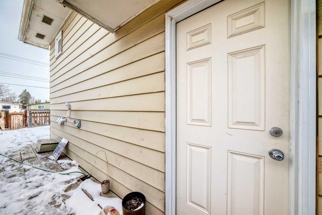 118 Dovertree Place Se, Calgary, AB - Outdoor With Exterior