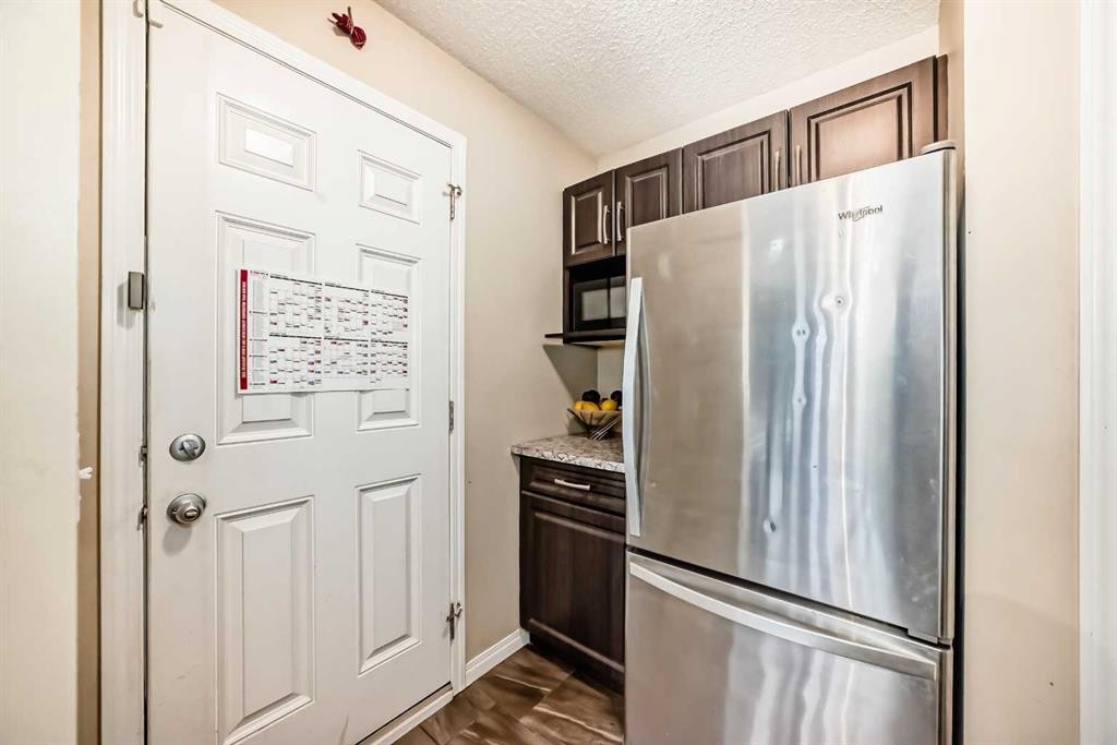 118 Dovertree Place Se, Calgary, AB - Indoor