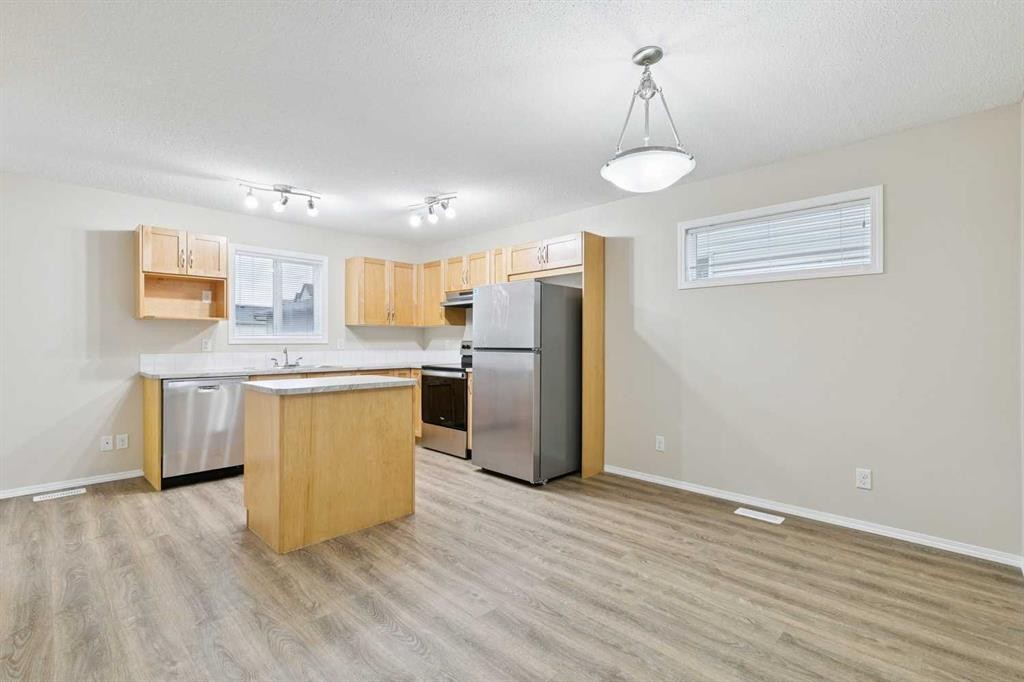 475 Cimarron Boulevard, Okotoks, AB - Indoor Photo Showing Kitchen