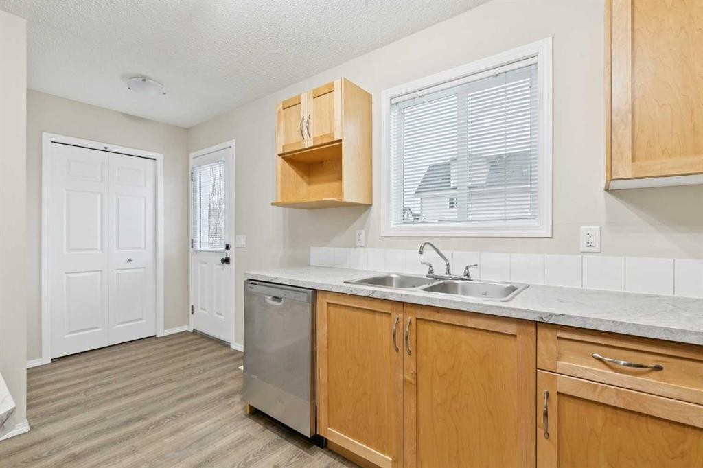 475 Cimarron Boulevard, Okotoks, AB - Indoor Photo Showing Kitchen With Double Sink