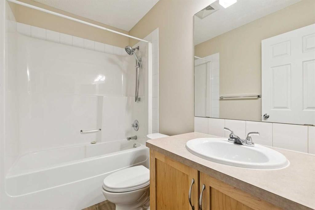 475 Cimarron Boulevard, Okotoks, AB - Indoor Photo Showing Bathroom