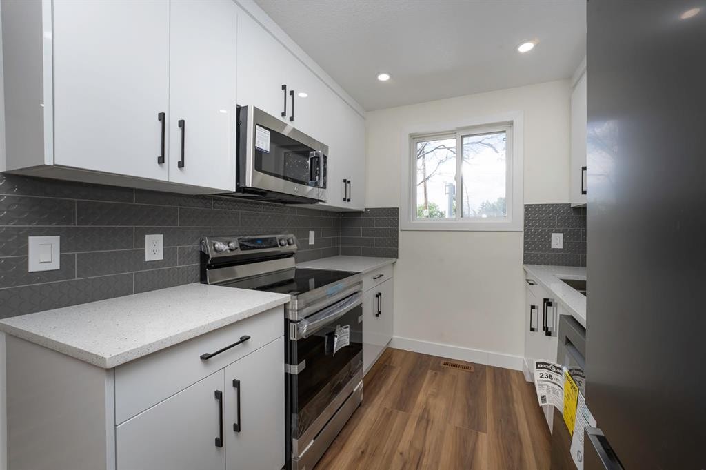 140 Whitworth Way, Calgary, AB - Indoor Photo Showing Kitchen With Upgraded Kitchen
