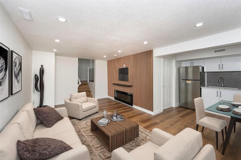 140 Whitworth Way, Calgary, AB - Indoor Photo Showing Living Room