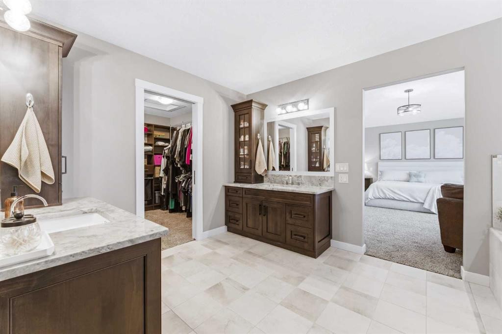 187 Cranarch Circle Se, Calgary, AB - Indoor Photo Showing Bathroom