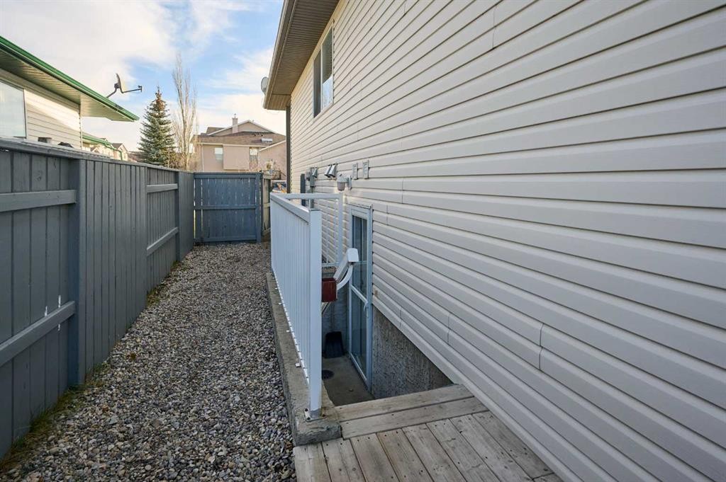 1409 Strathcona Way, Strathmore, AB - Outdoor With Exterior