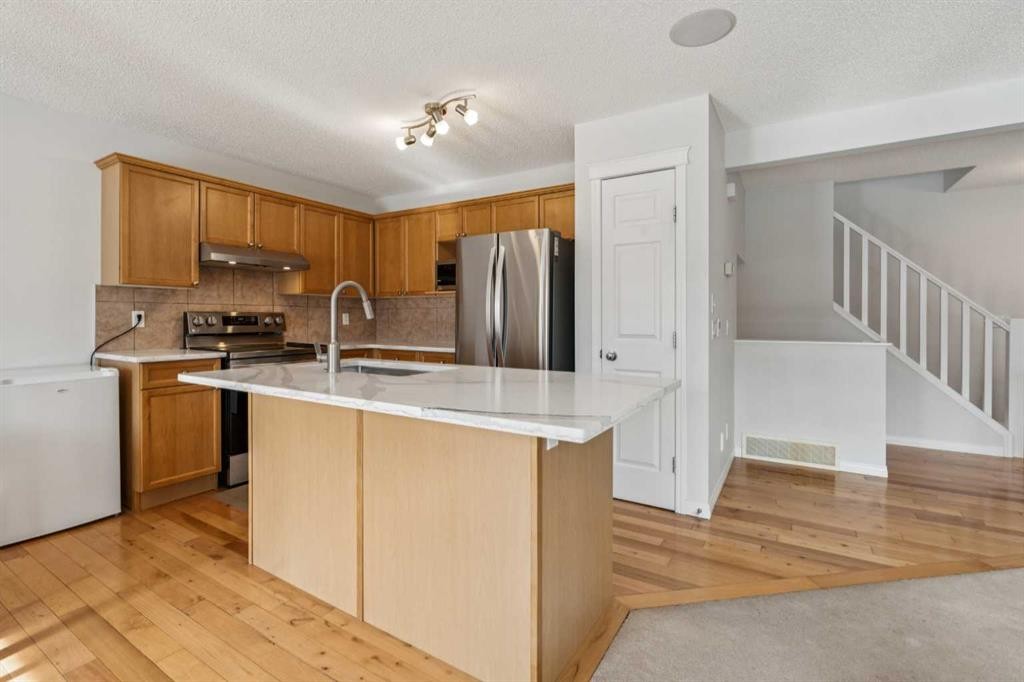 85 Silverado Range View Sw, Calgary, AB - Indoor Photo Showing Kitchen With Stainless Steel Kitchen
