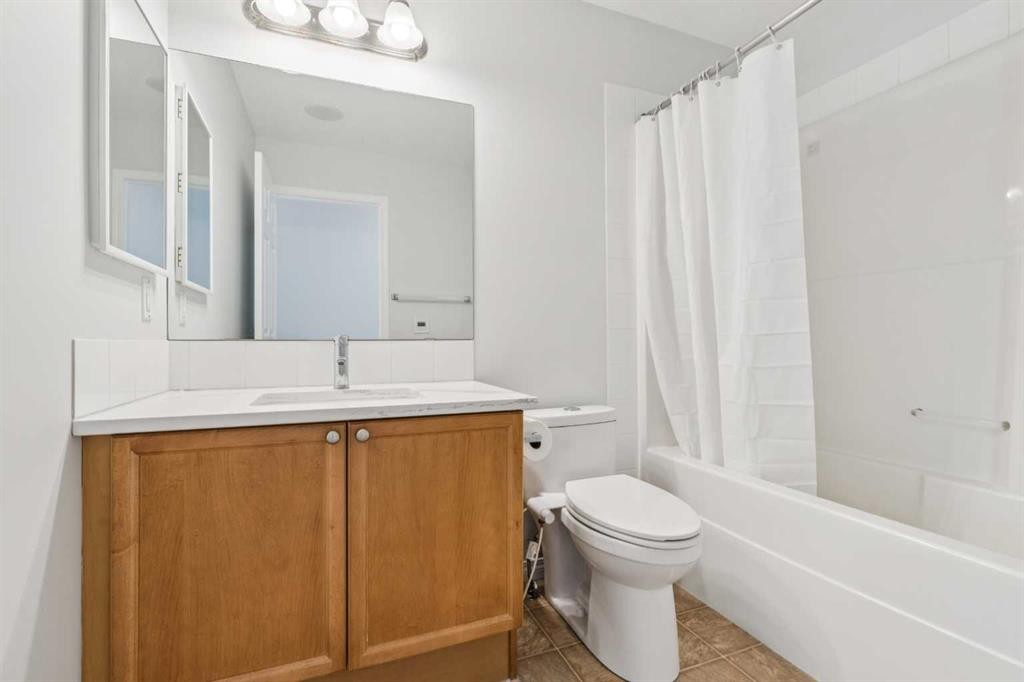 85 Silverado Range View Sw, Calgary, AB - Indoor Photo Showing Bathroom