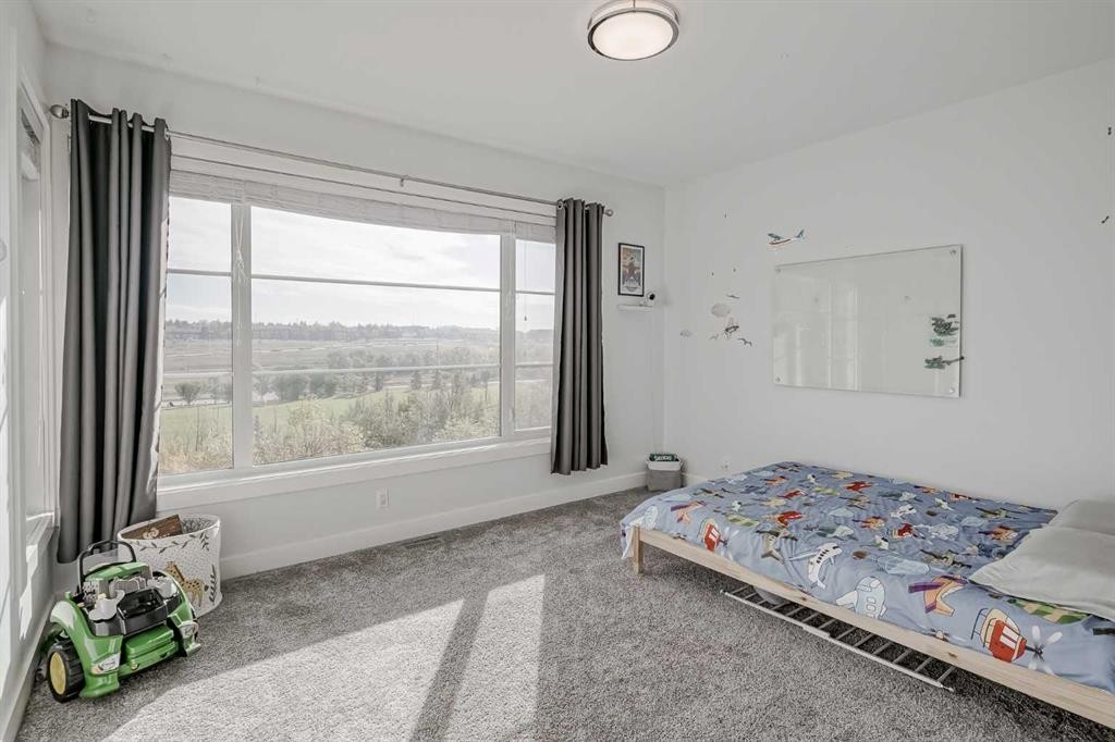 701 13A Street Ne, Calgary, AB - Indoor Photo Showing Bedroom
