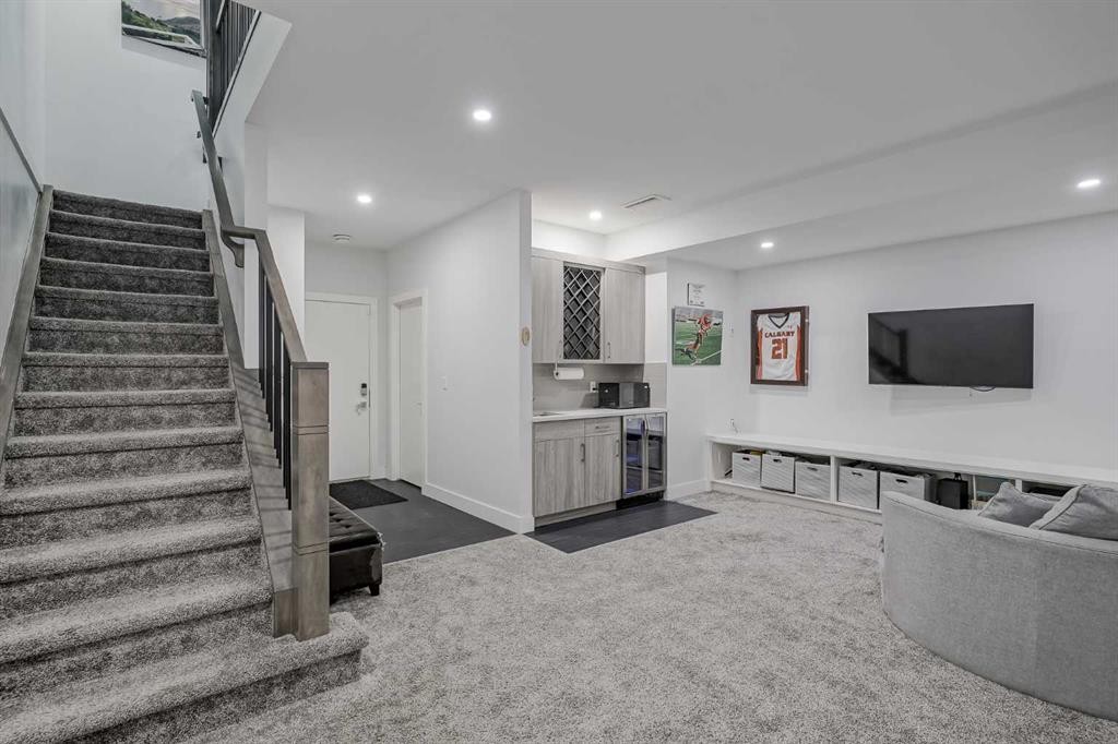 701 13A Street Ne, Calgary, AB - Indoor