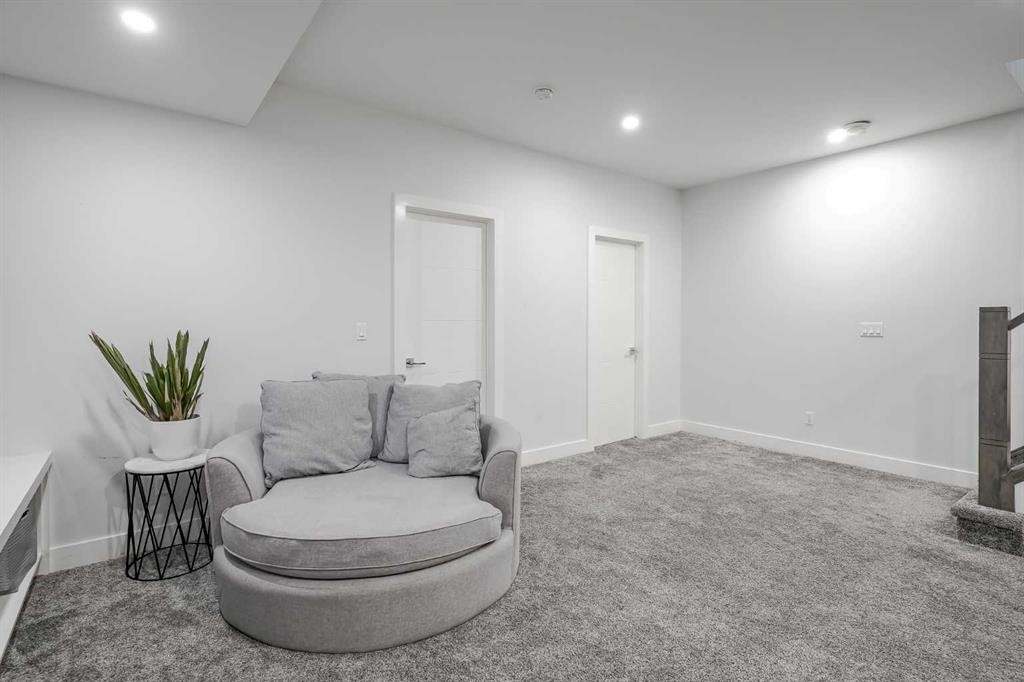 701 13A Street Ne, Calgary, AB - Indoor