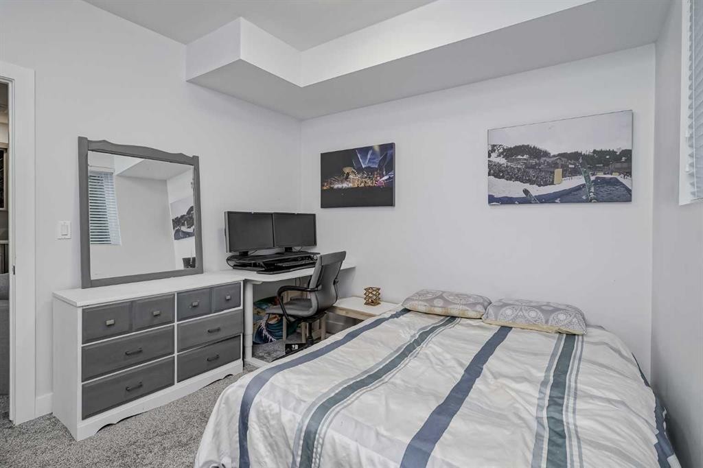 701 13A Street Ne, Calgary, AB - Indoor Photo Showing Bedroom