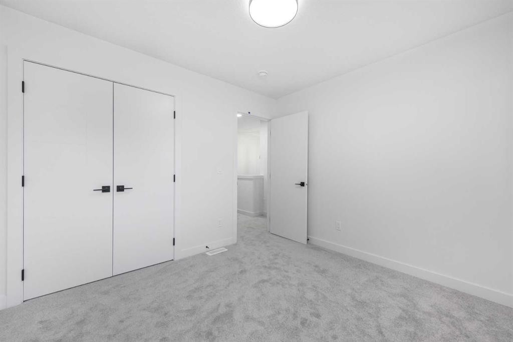 80 Heritage Manor, Cochrane, AB - Indoor Photo Showing Other Room