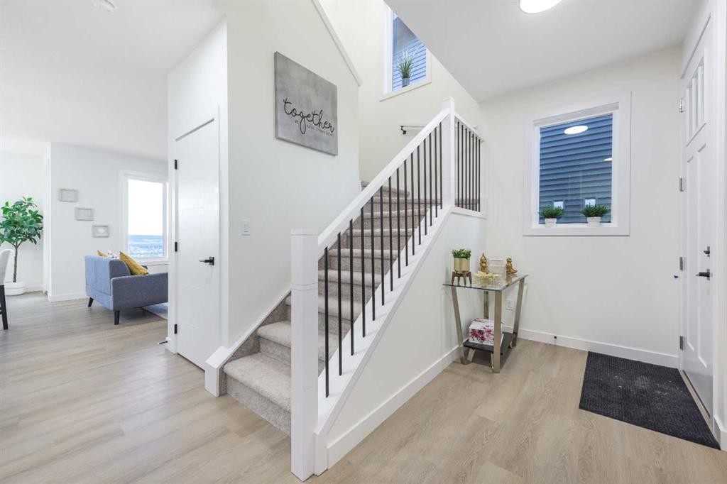 80 Heritage Manor, Cochrane, AB - Indoor Photo Showing Other Room