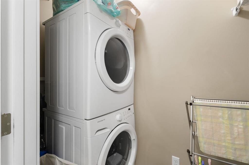 1237-81 Legacy Boulevard Se, Calgary, AB - Indoor Photo Showing Laundry Room