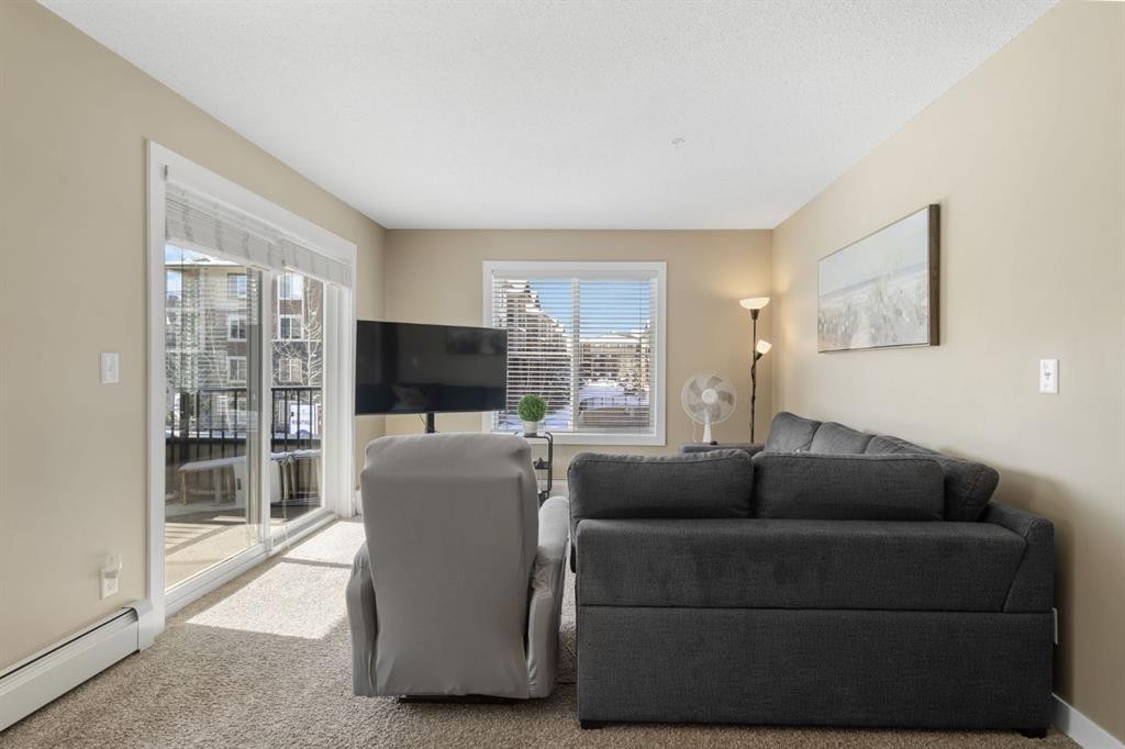 1237-81 Legacy Boulevard Se, Calgary, AB - Indoor Photo Showing Living Room