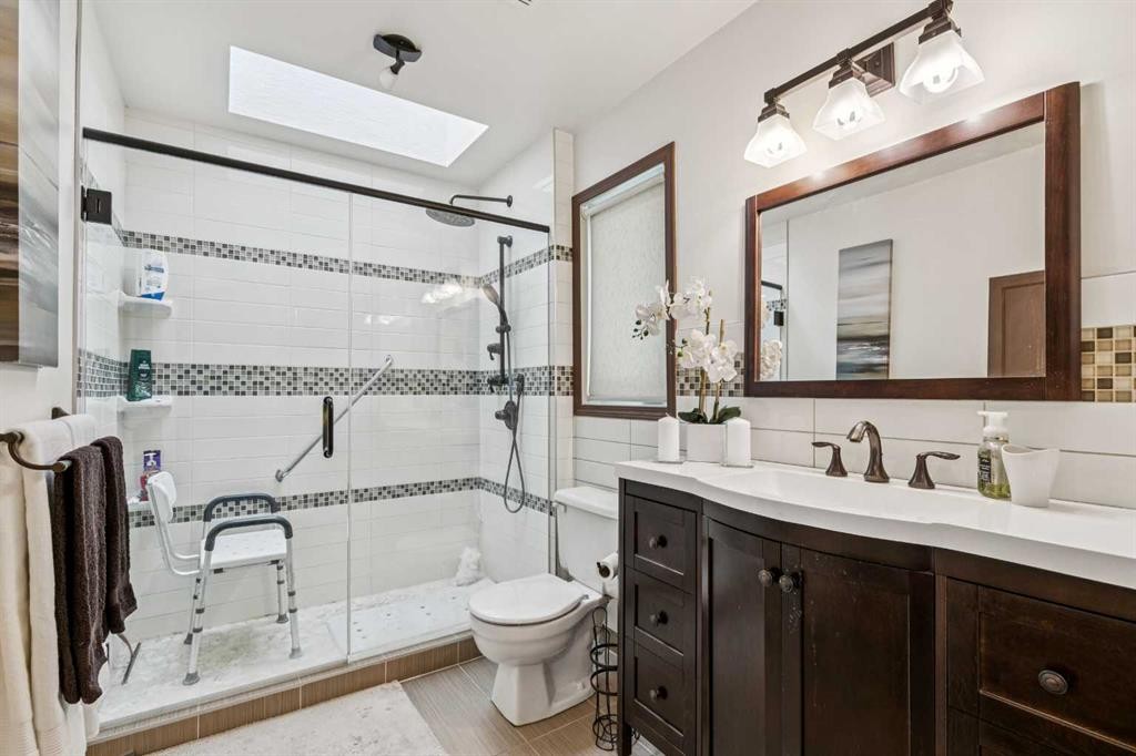 20 Macewan Ridge View Nw, Calgary, AB - Indoor Photo Showing Bathroom