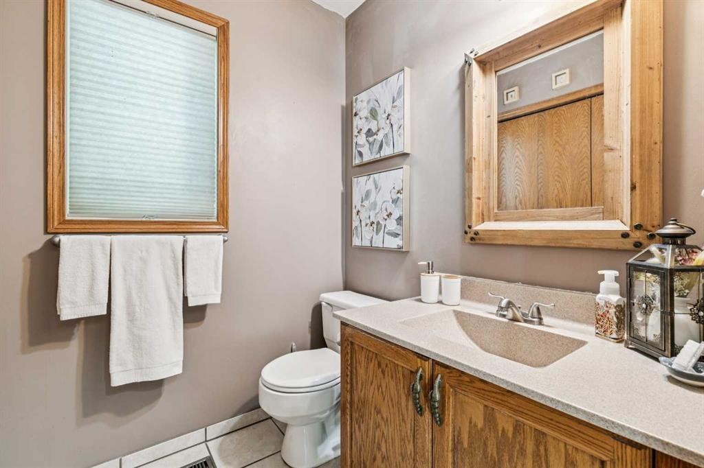 20 Macewan Ridge View Nw, Calgary, AB - Indoor Photo Showing Bathroom