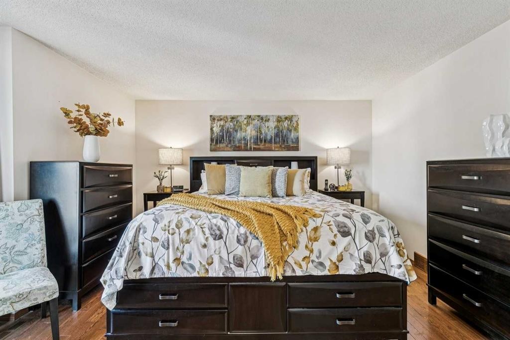 20 Macewan Ridge View Nw, Calgary, AB - Indoor Photo Showing Bedroom