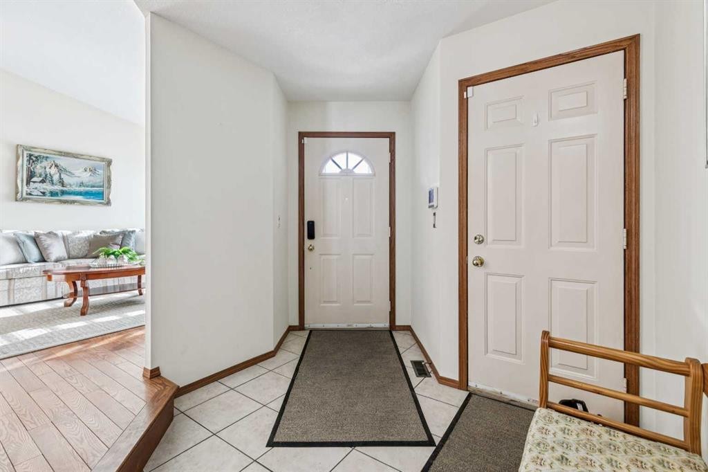 20 Macewan Ridge View Nw, Calgary, AB - Indoor Photo Showing Other Room