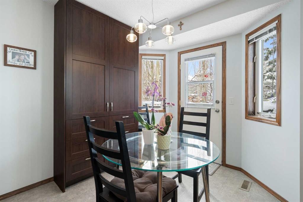 80 Chaparral Road Se, Calgary, AB - Indoor