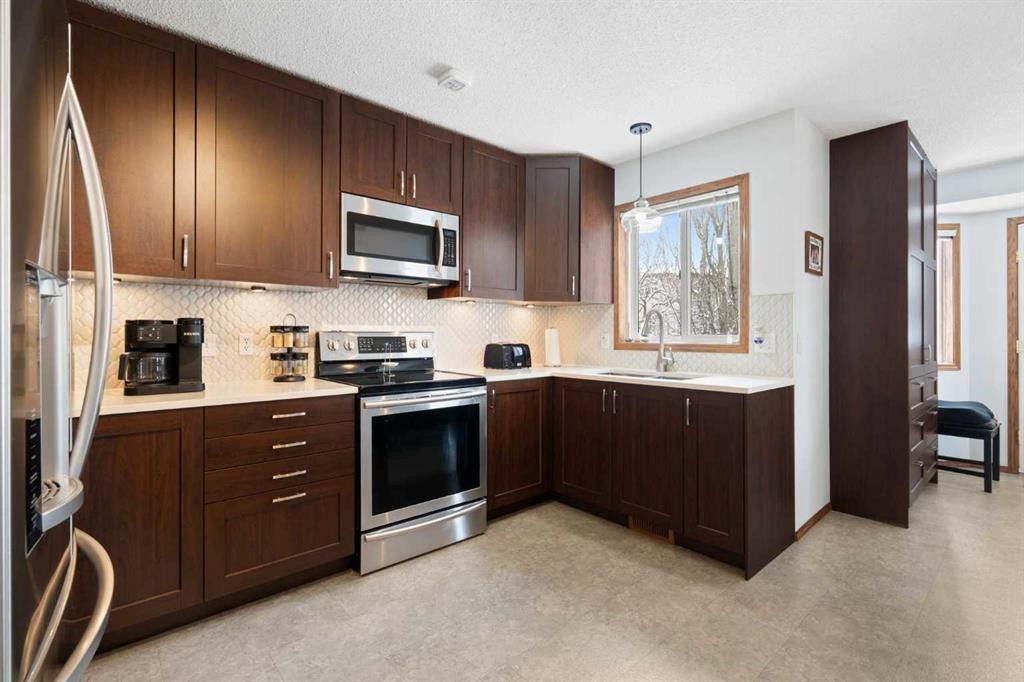 80 Chaparral Road Se, Calgary, AB - Indoor Photo Showing Kitchen With Upgraded Kitchen