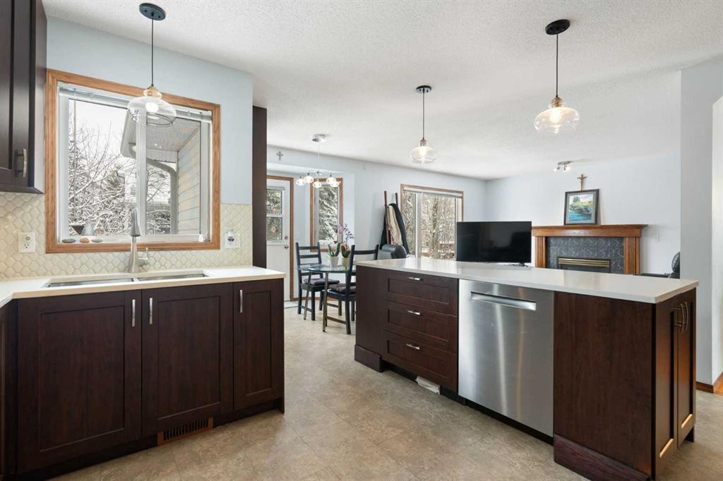 80 Chaparral Road Se, Calgary, AB - Indoor Photo Showing Kitchen With Double Sink