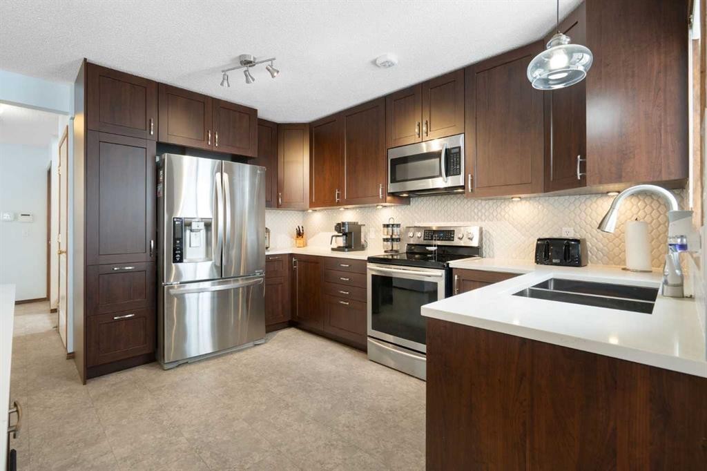 80 Chaparral Road Se, Calgary, AB - Indoor Photo Showing Kitchen With Double Sink With Upgraded Kitchen