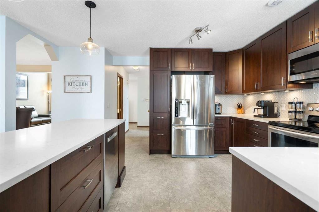 80 Chaparral Road Se, Calgary, AB - Indoor Photo Showing Kitchen With Upgraded Kitchen
