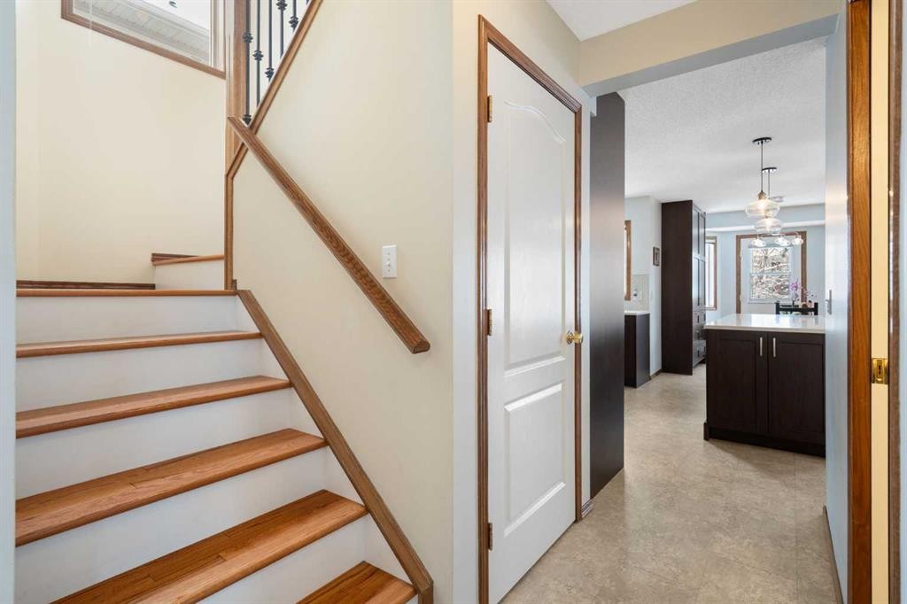 80 Chaparral Road Se, Calgary, AB - Indoor Photo Showing Other Room