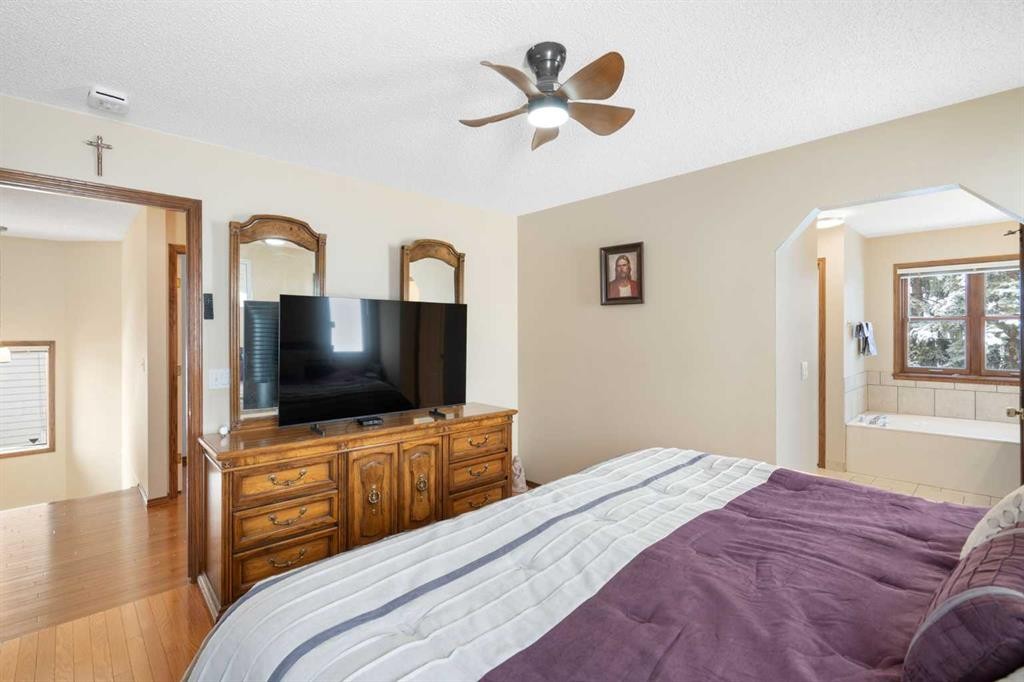 80 Chaparral Road Se, Calgary, AB - Indoor Photo Showing Bedroom
