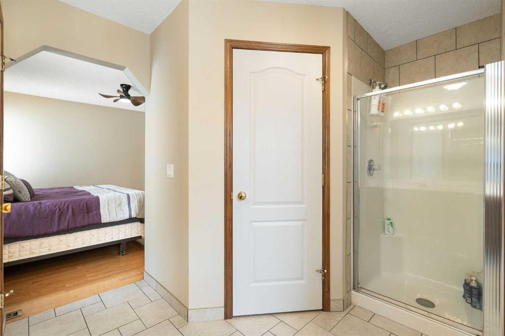 80 Chaparral Road Se, Calgary, AB - Indoor Photo Showing Bathroom
