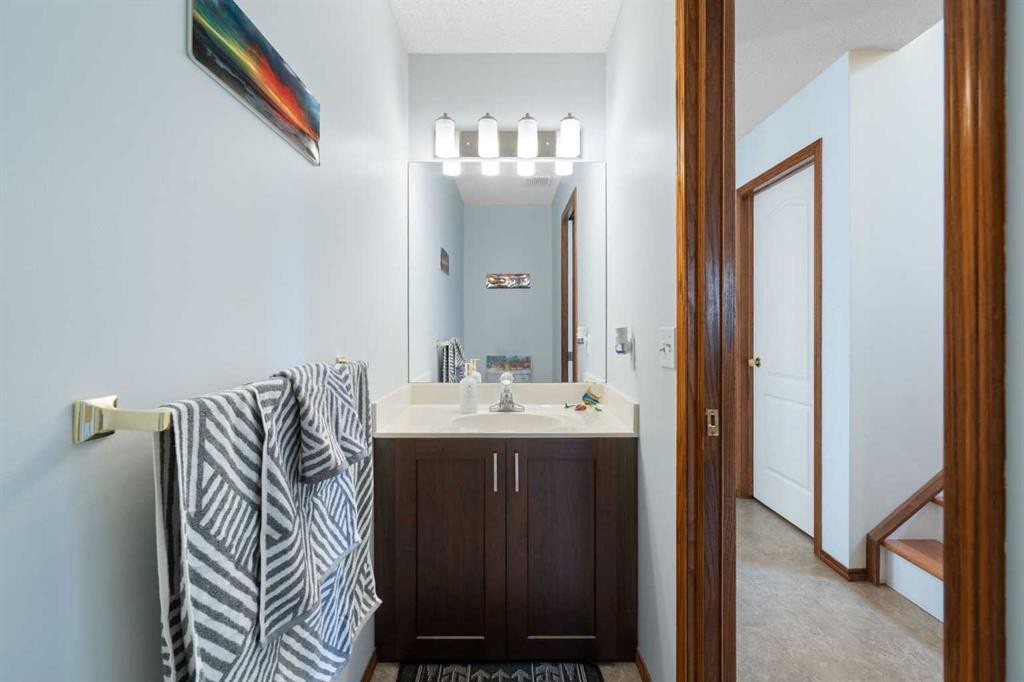 80 Chaparral Road Se, Calgary, AB - Indoor Photo Showing Bathroom