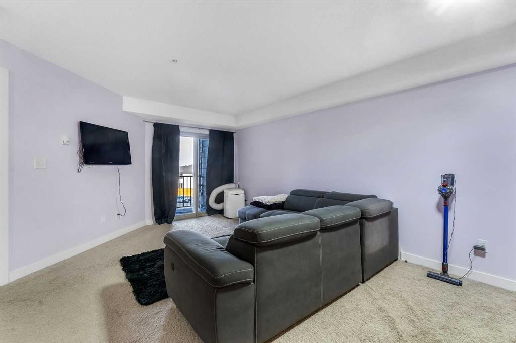 318-7210 80 Avenue Ne, Calgary, AB - Indoor