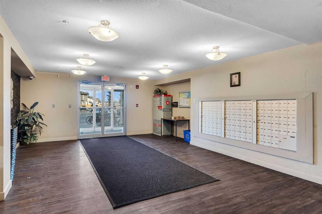 318-7210 80 Avenue Ne, Calgary, AB - Indoor Photo Showing Other Room
