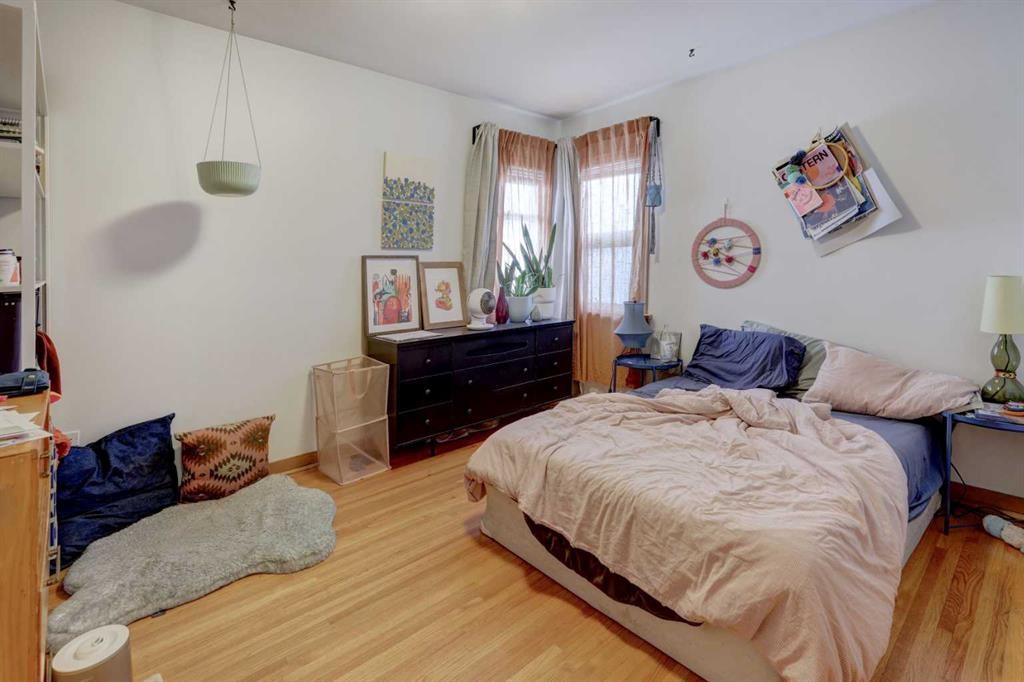 636 17 Avenue Ne, Calgary, AB - Indoor Photo Showing Bedroom