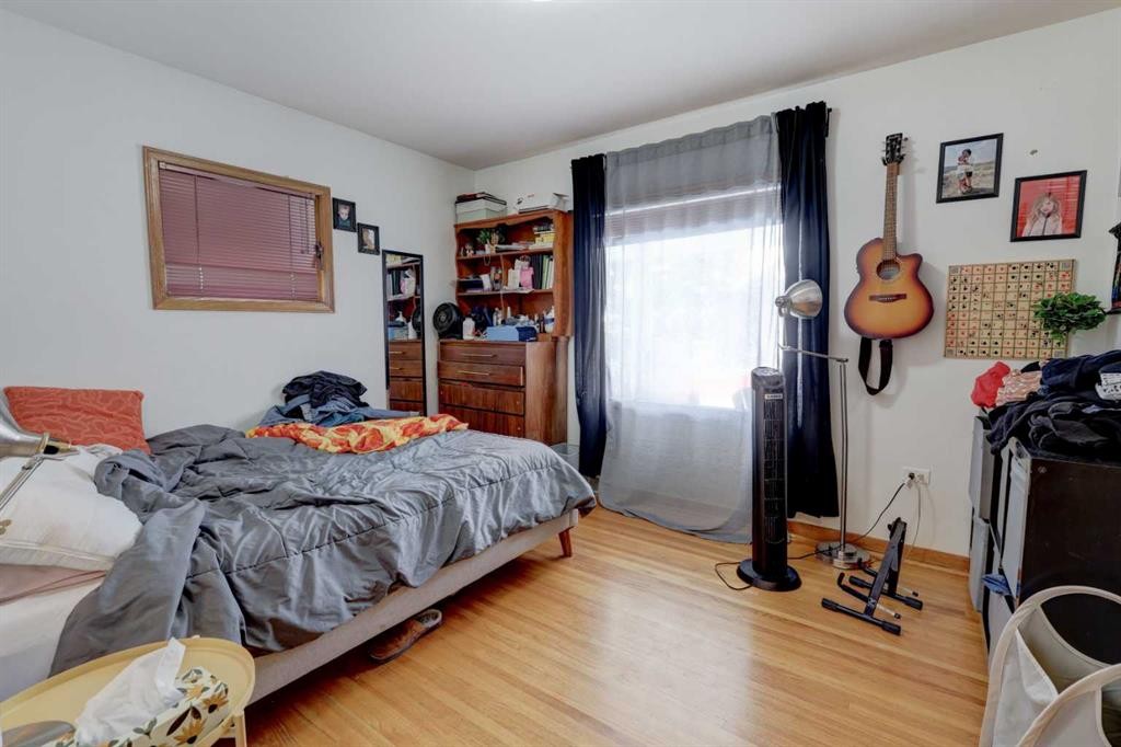 636 17 Avenue Ne, Calgary, AB - Indoor Photo Showing Bedroom