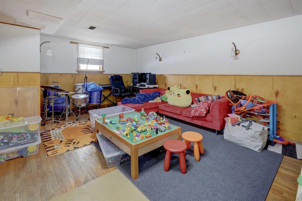 636 17 Avenue Ne, Calgary, AB - Indoor