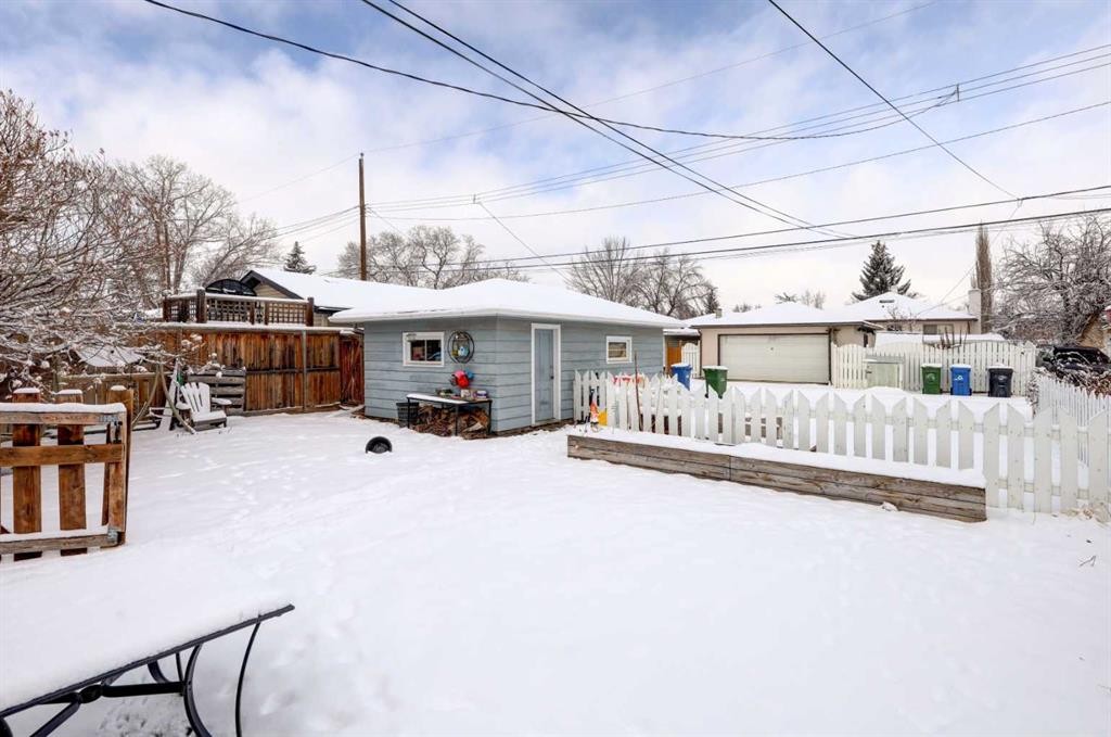636 17 Avenue Ne, Calgary, AB - Outdoor