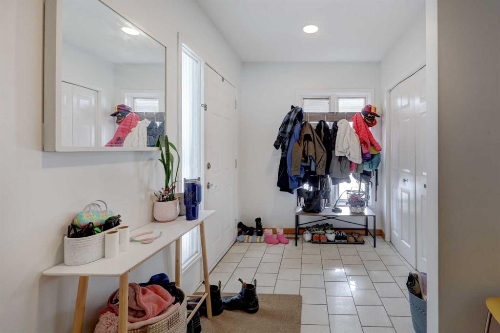 636 17 Avenue Ne, Calgary, AB - Indoor