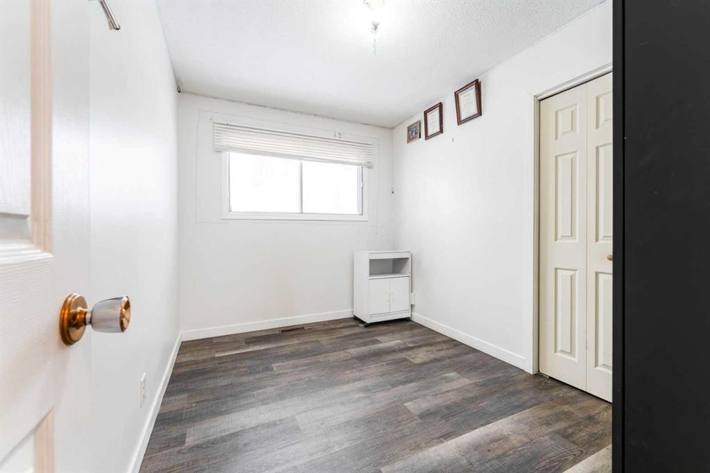 119 Mardale Crescent Ne, Calgary, AB - Indoor Photo Showing Other Room