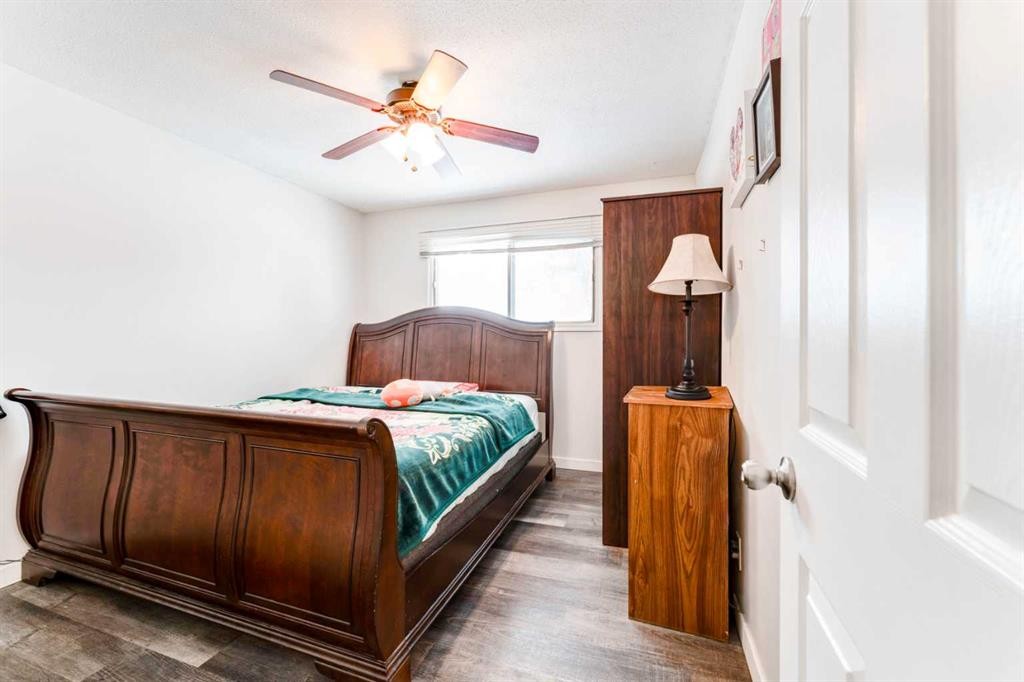 119 Mardale Crescent Ne, Calgary, AB - Indoor Photo Showing Bedroom