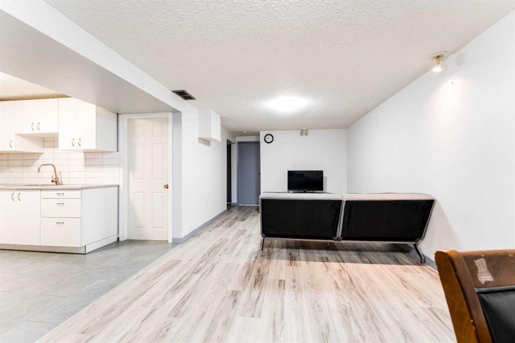 119 Mardale Crescent Ne, Calgary, AB - Indoor