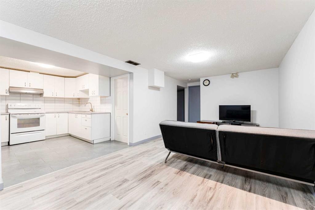 119 Mardale Crescent Ne, Calgary, AB - Indoor Photo Showing Kitchen