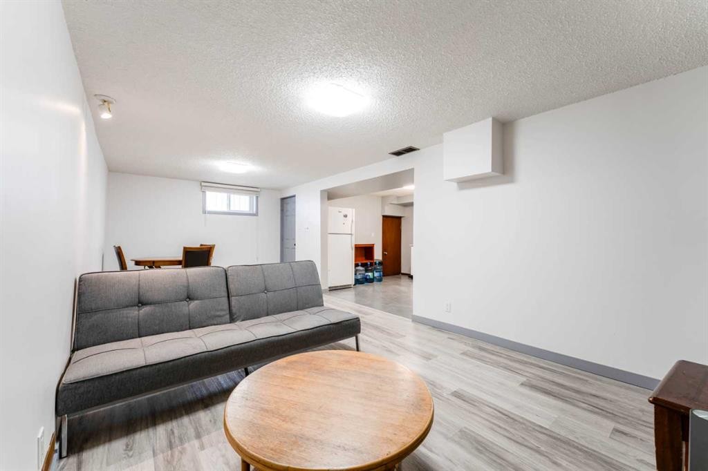 119 Mardale Crescent Ne, Calgary, AB - Indoor Photo Showing Living Room