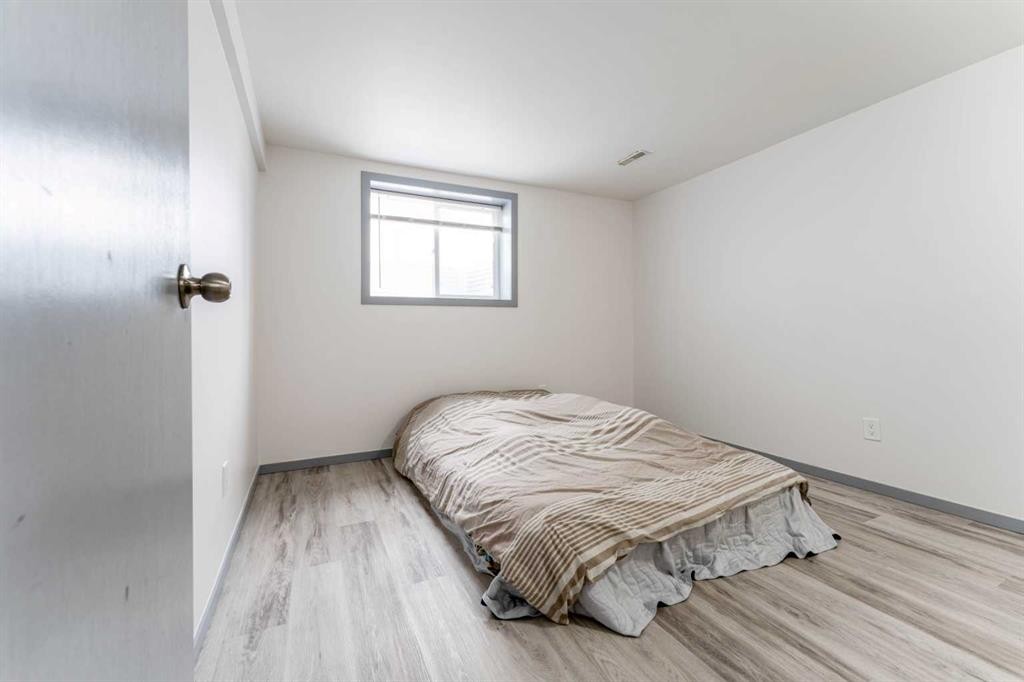 119 Mardale Crescent Ne, Calgary, AB - Indoor Photo Showing Bedroom