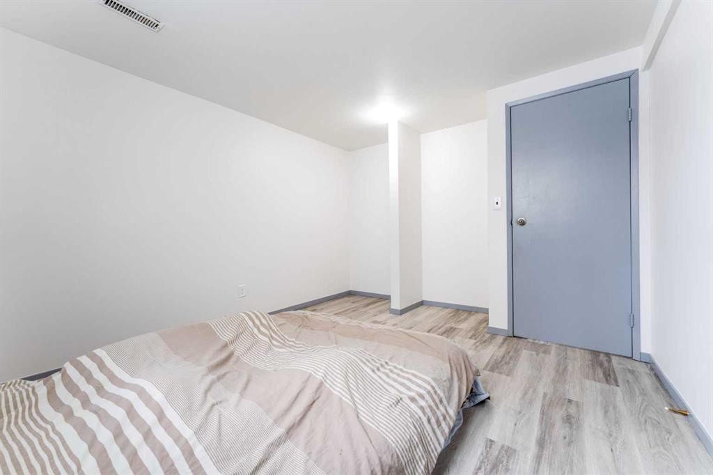 119 Mardale Crescent Ne, Calgary, AB - Indoor Photo Showing Bedroom