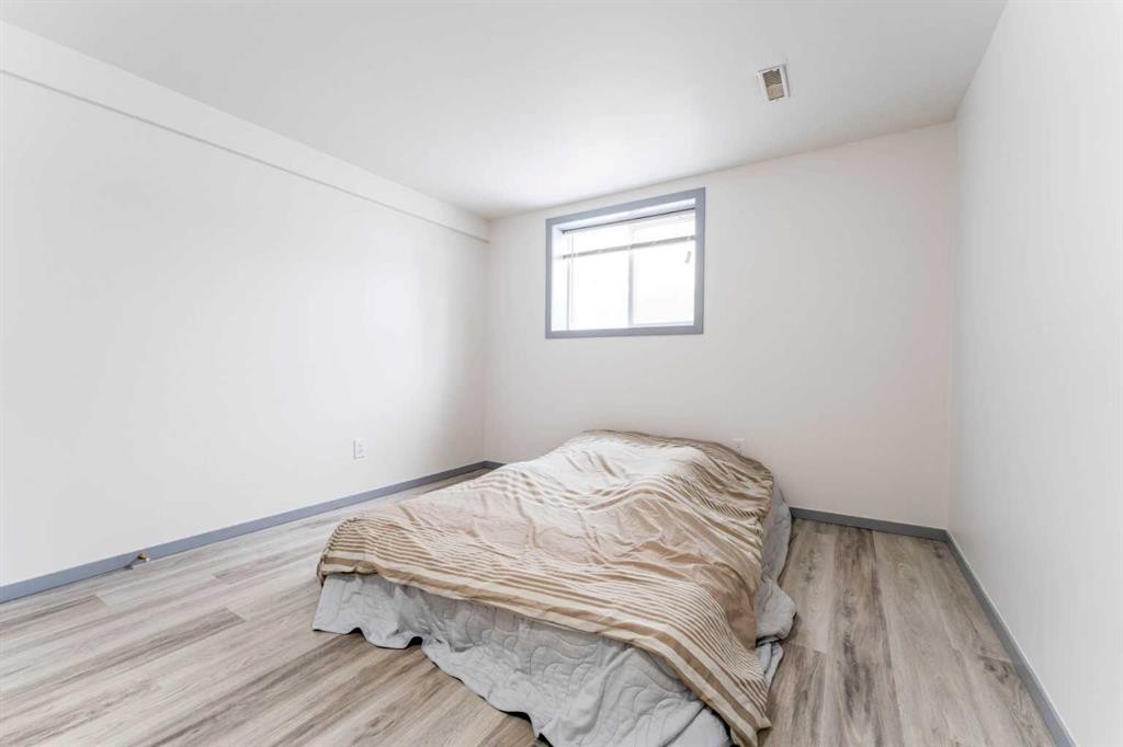 119 Mardale Crescent Ne, Calgary, AB - Indoor Photo Showing Bedroom
